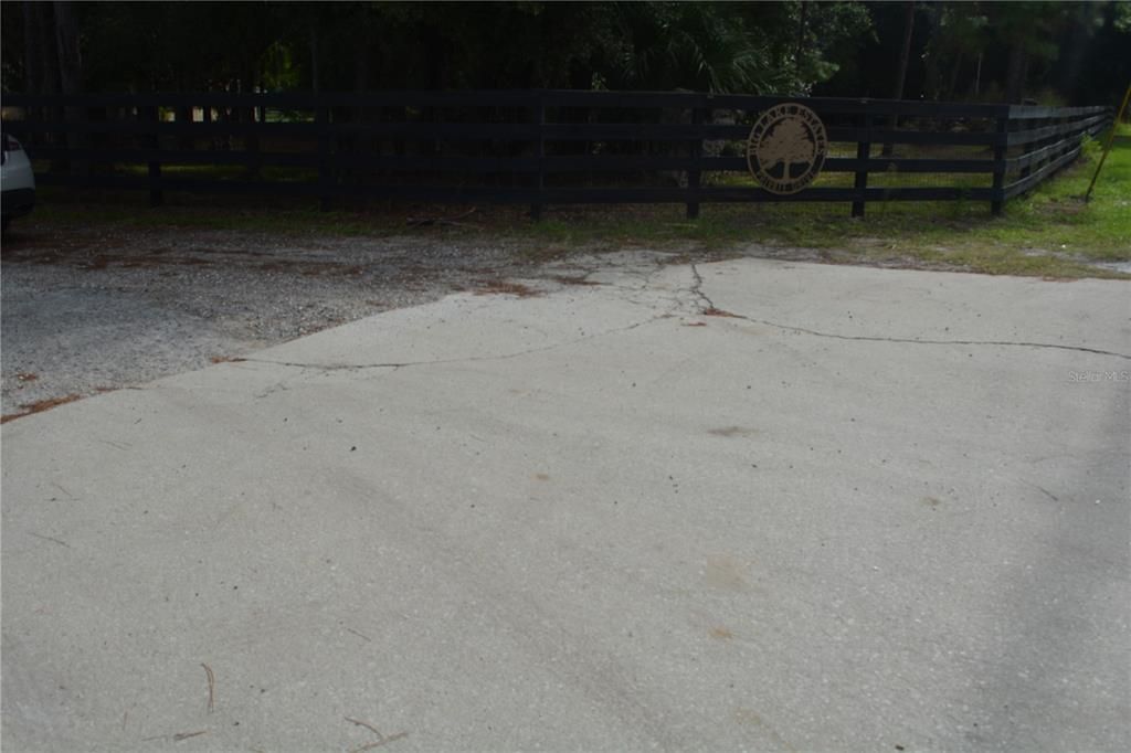 Concrete driveway coming into the property