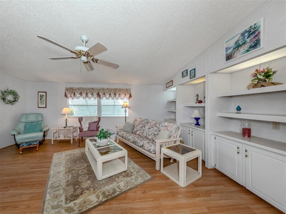 For Sale: $238,000 (2 beds, 2 baths, 1299 Square Feet)