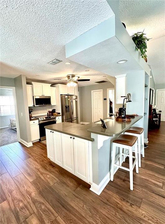 Active With Contract: $349,900 (3 beds, 2 baths, 1533 Square Feet)