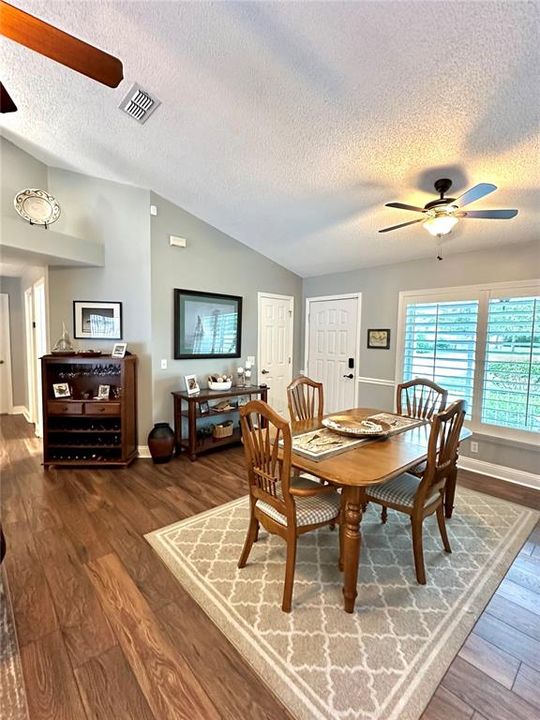 Active With Contract: $349,900 (3 beds, 2 baths, 1533 Square Feet)