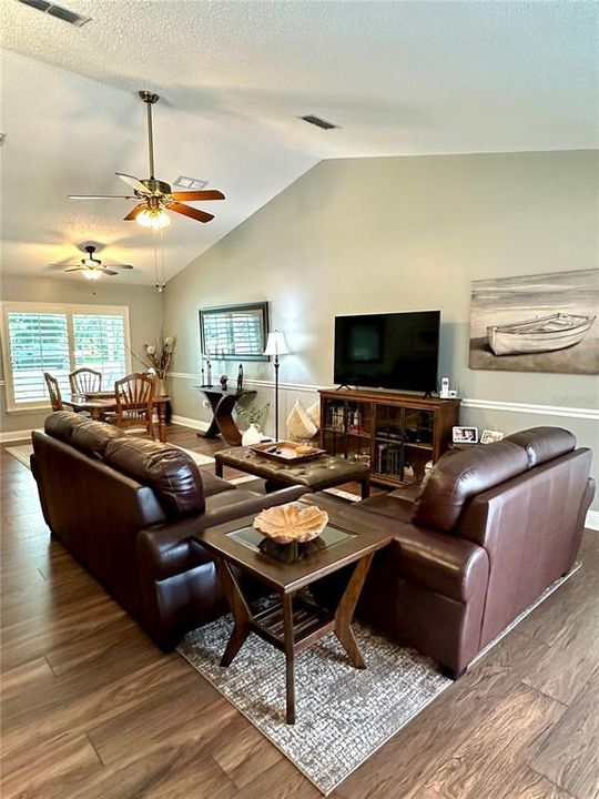 Active With Contract: $349,900 (3 beds, 2 baths, 1533 Square Feet)