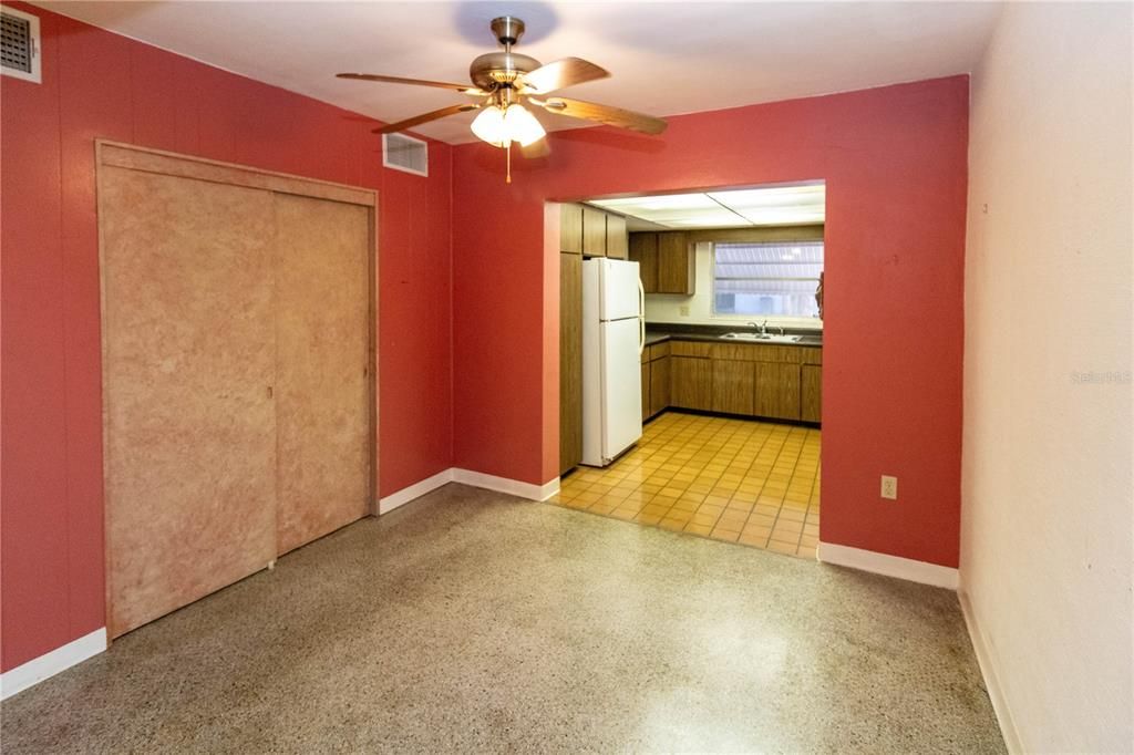 For Sale: $224,000 (2 beds, 1 baths, 1104 Square Feet)