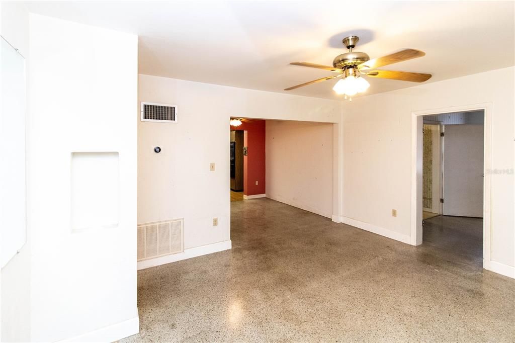 For Sale: $224,000 (2 beds, 1 baths, 1104 Square Feet)