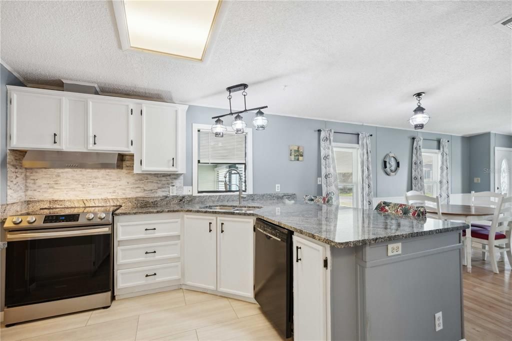 For Sale: $228,500 (2 beds, 2 baths, 1444 Square Feet)