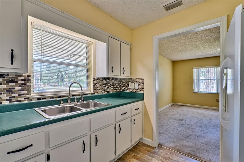 For Sale: $184,900 (1 beds, 1 baths, 720 Square Feet)