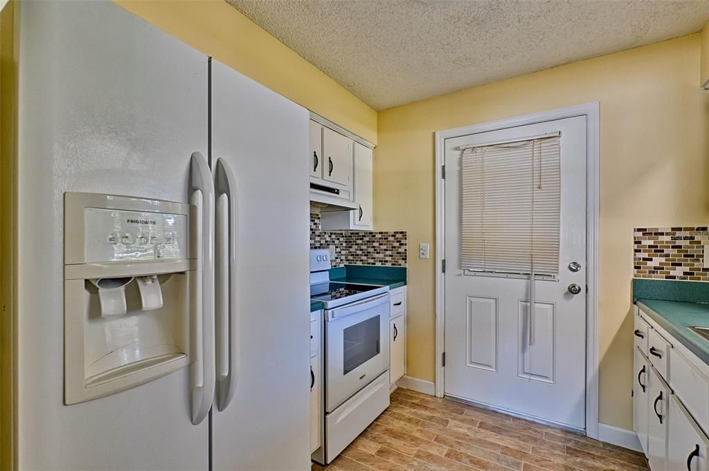 For Sale: $184,900 (1 beds, 1 baths, 720 Square Feet)