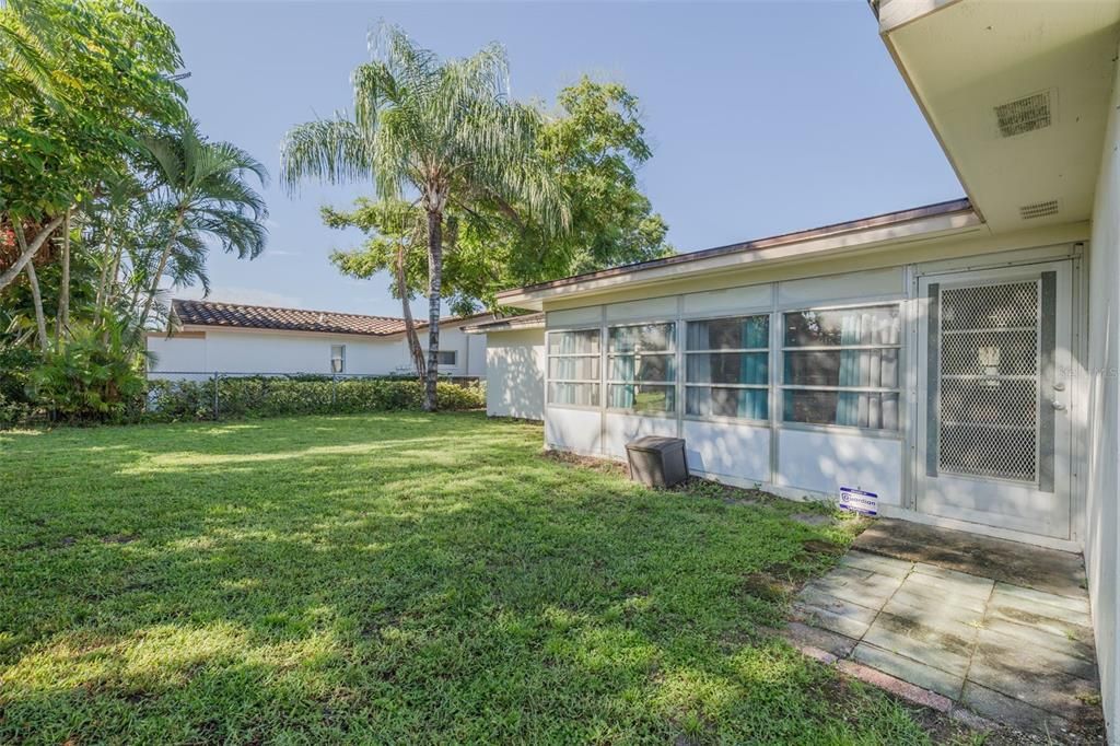 For Sale: $525,000 (4 beds, 2 baths, 1988 Square Feet)