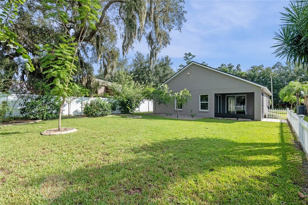 For Sale: $375,000 (3 beds, 2 baths, 1253 Square Feet)