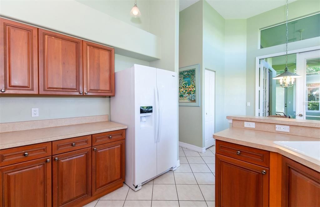 For Sale: $395,000 (2 beds, 2 baths, 1910 Square Feet)