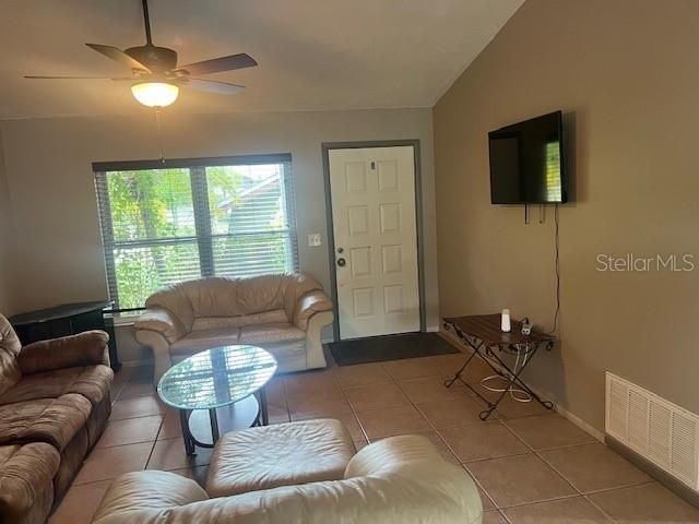 For Rent: $2,195 (4 beds, 2 baths, 1390 Square Feet)