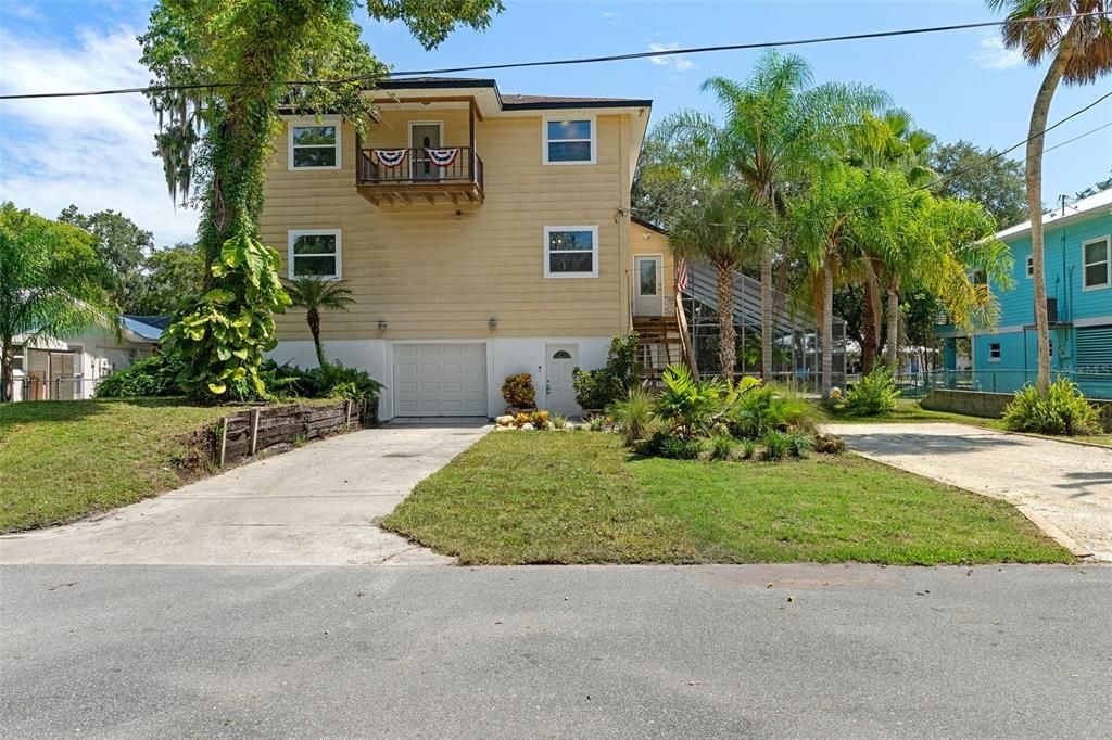 For Sale: $995,000 (3 beds, 2 baths, 1903 Square Feet)