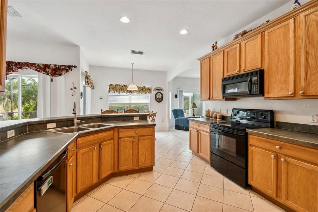 For Sale: $389,900 (2 beds, 2 baths, 2357 Square Feet)