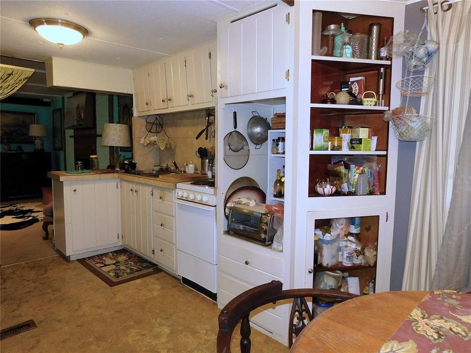 For Sale: $129,900 (2 beds, 2 baths, 1056 Square Feet)