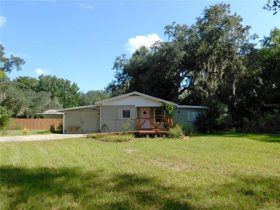 For Sale: $129,900 (2 beds, 2 baths, 1056 Square Feet)