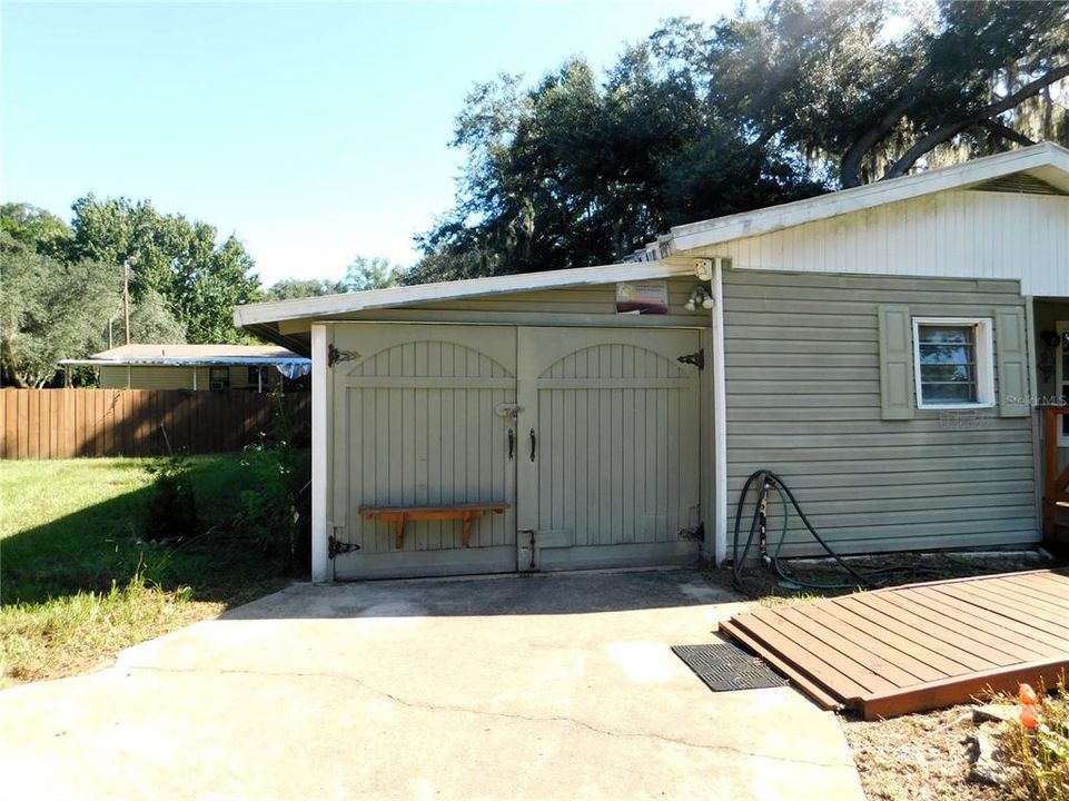 For Sale: $129,900 (2 beds, 2 baths, 1056 Square Feet)