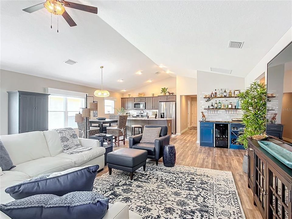 Active With Contract: $489,900 (3 beds, 2 baths, 1743 Square Feet)