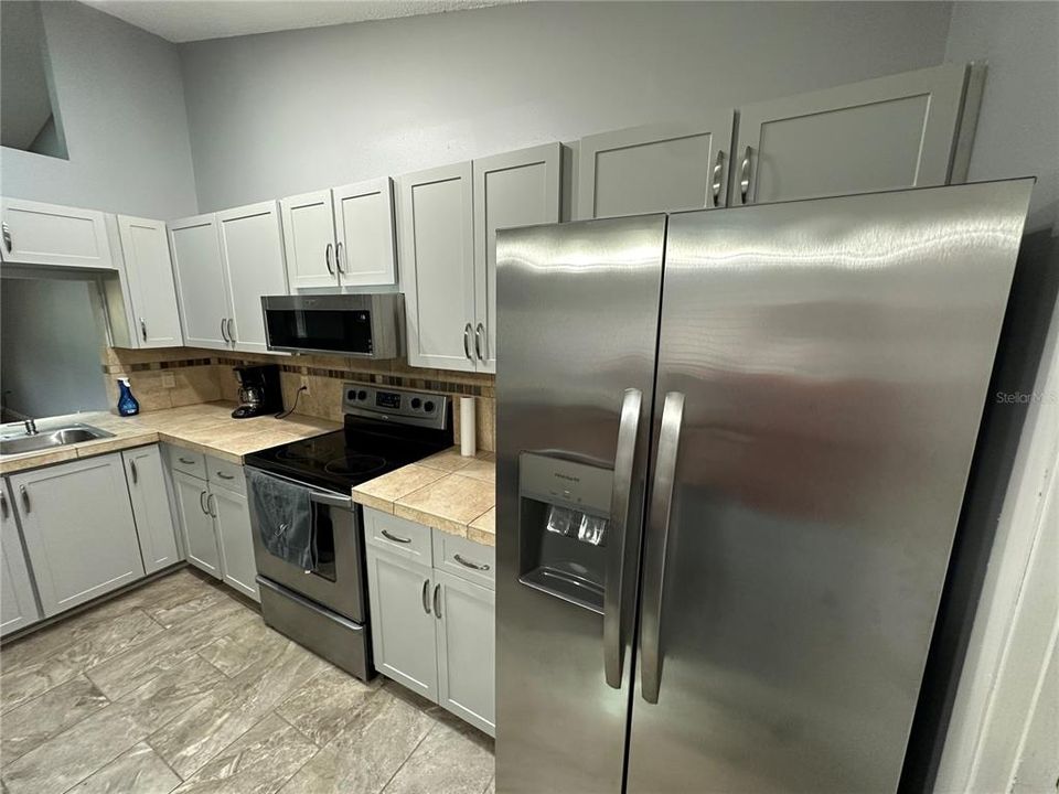 For Sale: $329,000 (2 beds, 2 baths, 991 Square Feet)