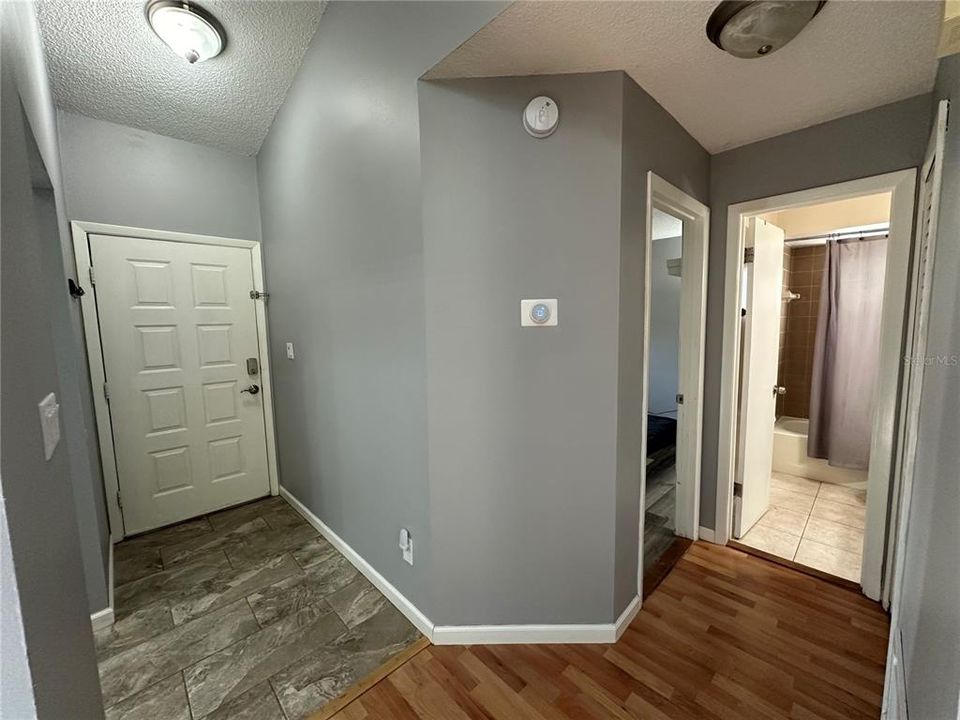 For Sale: $329,000 (2 beds, 2 baths, 991 Square Feet)