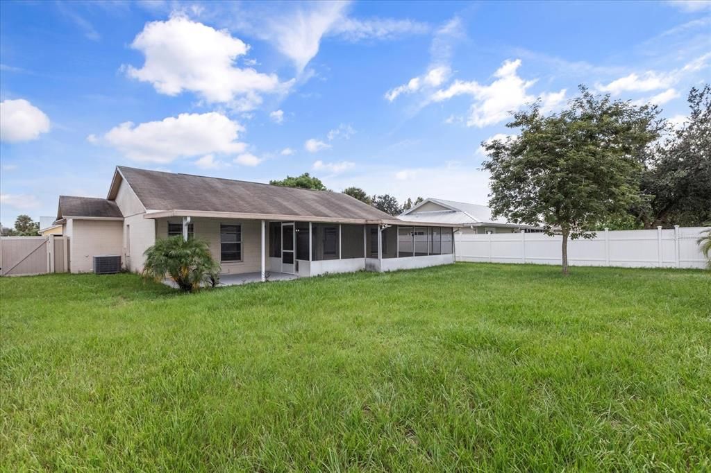 For Sale: $400,000 (3 beds, 2 baths, 1286 Square Feet)