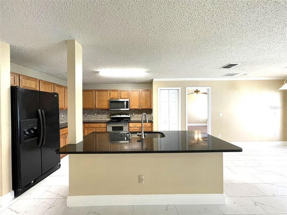 For Rent: $2,400 (4 beds, 3 baths, 2208 Square Feet)