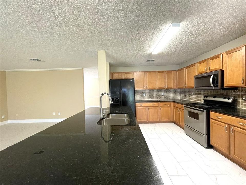 For Rent: $2,400 (4 beds, 3 baths, 2208 Square Feet)