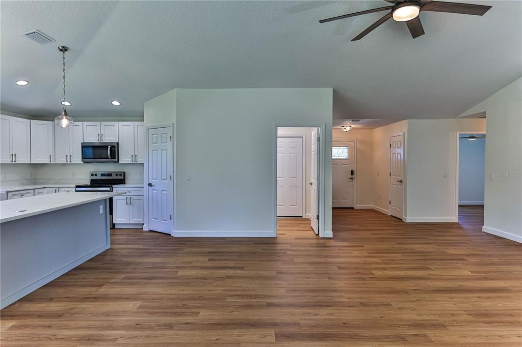 For Sale: $359,000 (3 beds, 2 baths, 1758 Square Feet)