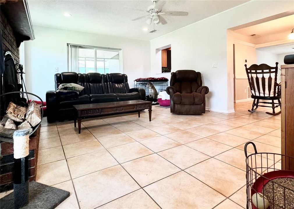 For Sale: $200,000 (3 beds, 2 baths, 1570 Square Feet)