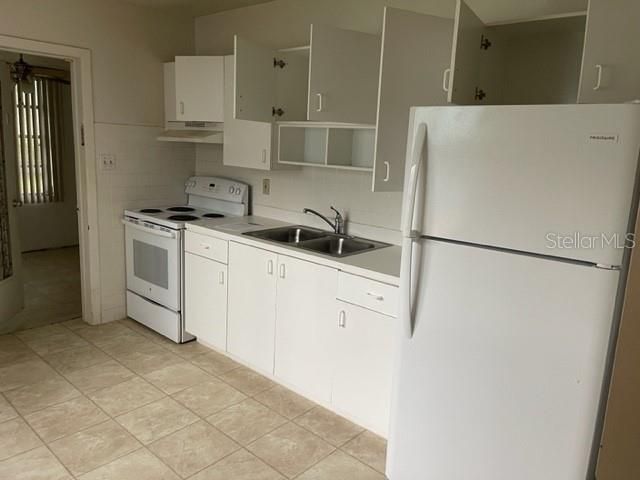 For Sale: $186,000 (3 beds, 1 baths, 979 Square Feet)