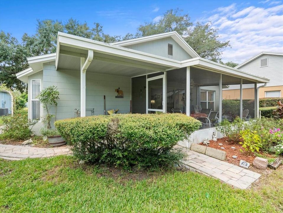 For Sale: $450,000 (3 beds, 2 baths, 1126 Square Feet)