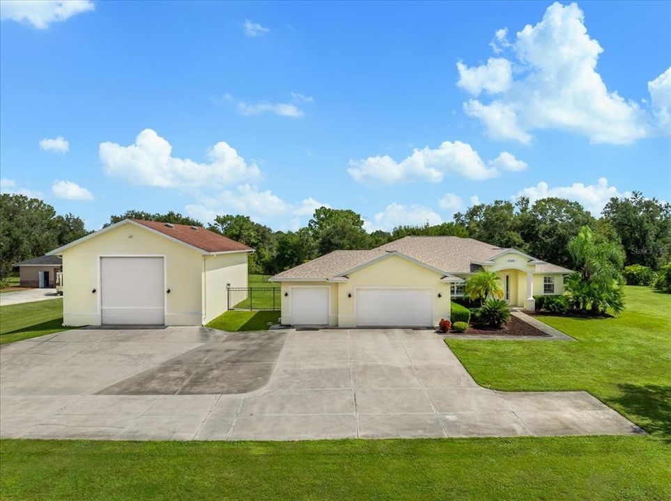 For Sale: $885,000 (3 beds, 3 baths, 2462 Square Feet)