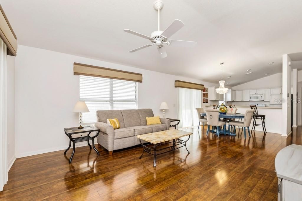 For Sale: $374,900 (3 beds, 2 baths, 1407 Square Feet)