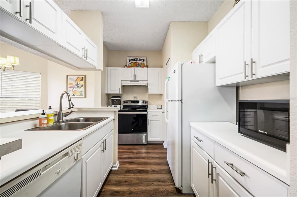 For Sale: $246,700 (2 beds, 2 baths, 1117 Square Feet)