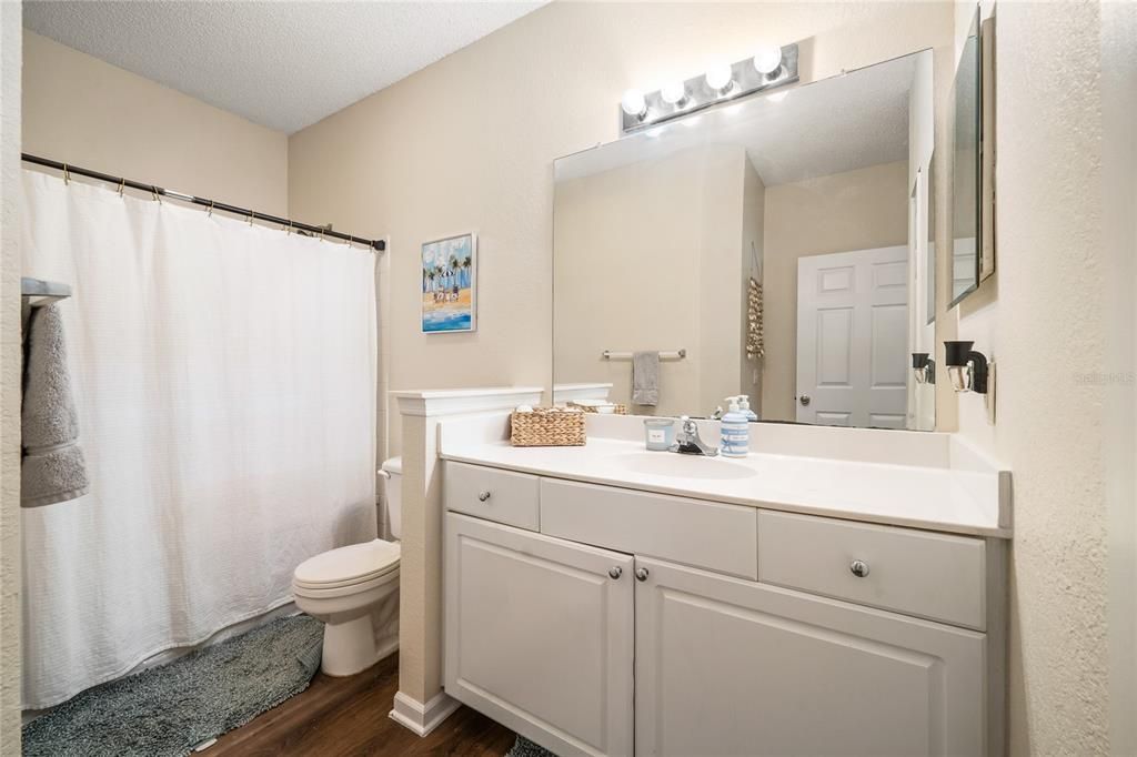 For Sale: $246,700 (2 beds, 2 baths, 1117 Square Feet)