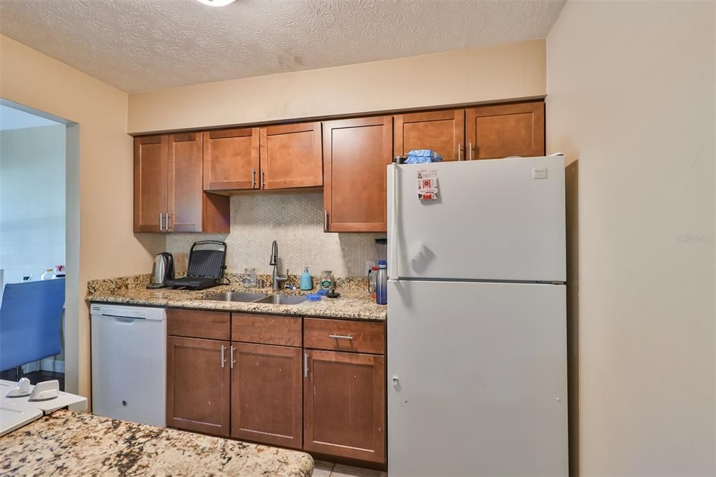 For Rent: $1,800 (2 beds, 1 baths, 900 Square Feet)