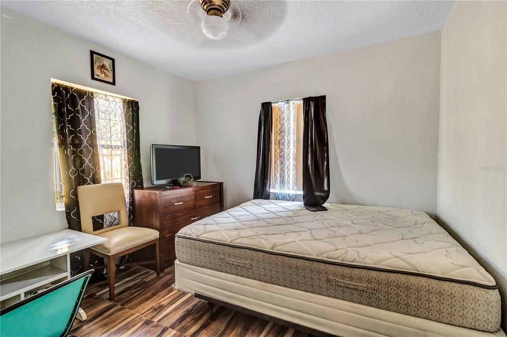 For Sale: $249,000 (2 beds, 1 baths, 846 Square Feet)