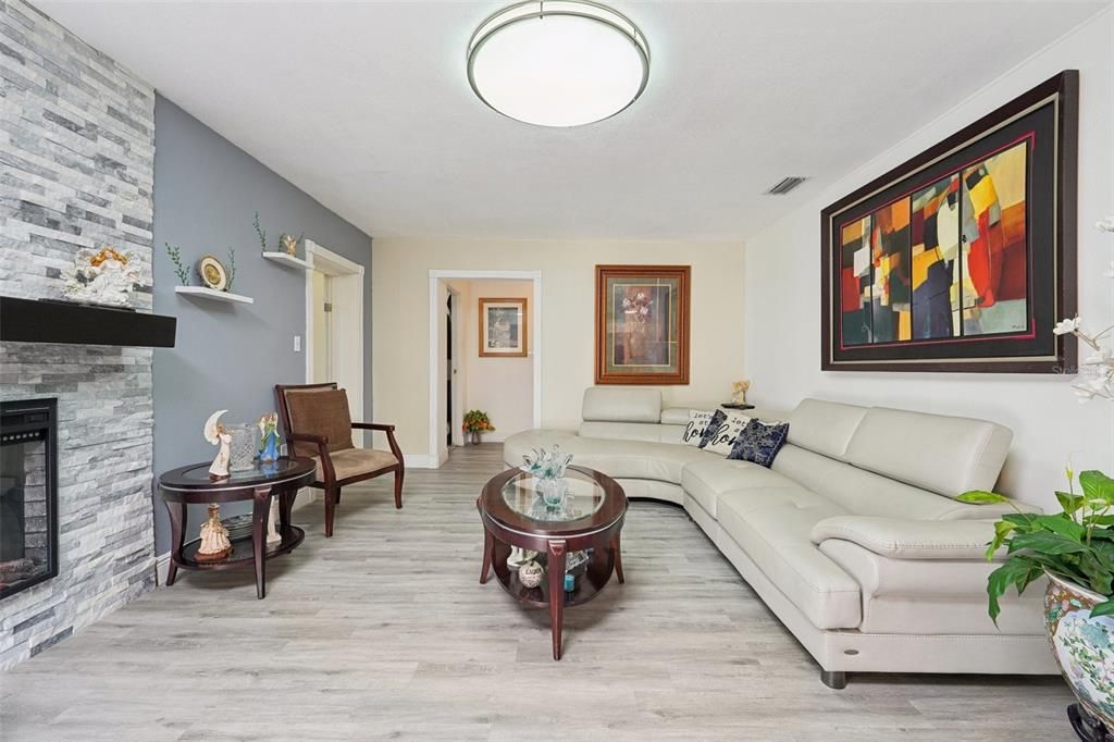 For Sale: $525,000 (3 beds, 3 baths, 2040 Square Feet)