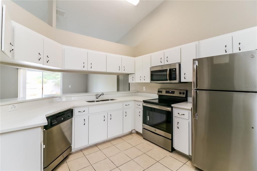 For Rent: $2,040 (3 beds, 2 baths, 1639 Square Feet)