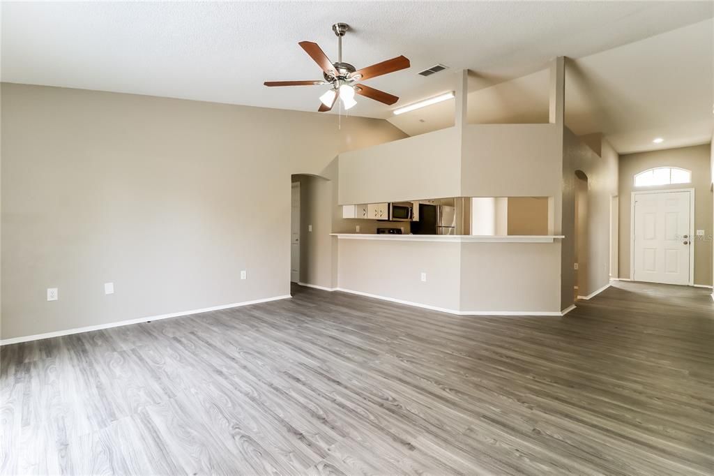 For Rent: $2,040 (3 beds, 2 baths, 1639 Square Feet)