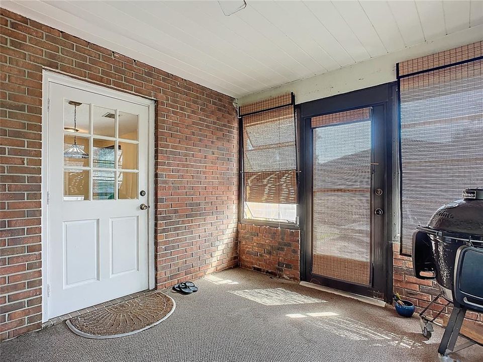 door to dining room and door to deck