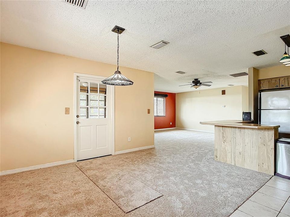 dining room has door to Florida room