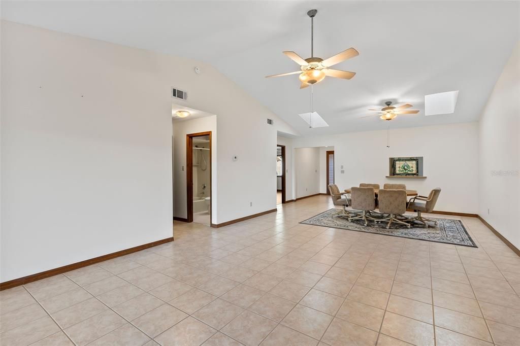 For Sale: $349,900 (2 beds, 2 baths, 1600 Square Feet)