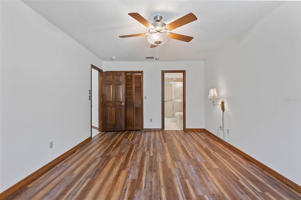 For Sale: $349,900 (2 beds, 2 baths, 1600 Square Feet)