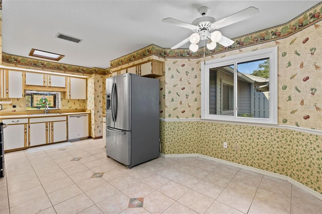 For Sale: $349,900 (2 beds, 2 baths, 1600 Square Feet)