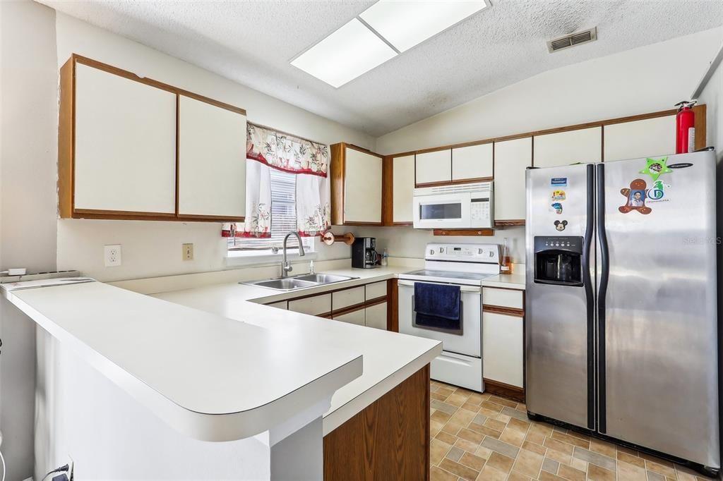 For Sale: $335,000 (3 beds, 2 baths, 1578 Square Feet)