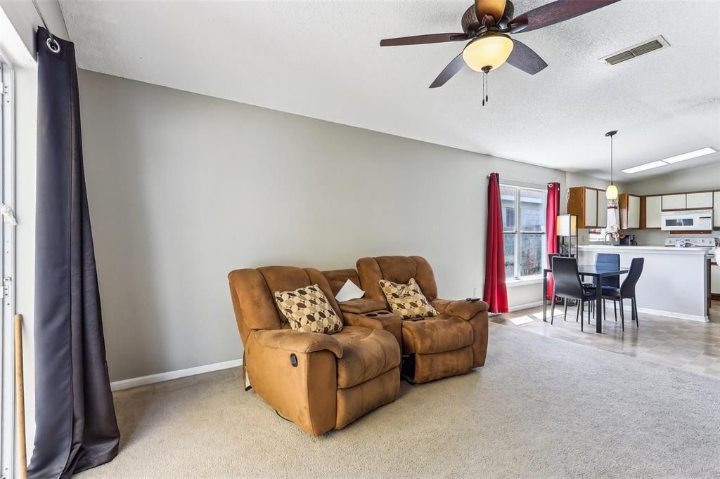 For Sale: $335,000 (3 beds, 2 baths, 1578 Square Feet)