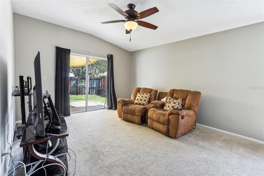 For Sale: $335,000 (3 beds, 2 baths, 1578 Square Feet)