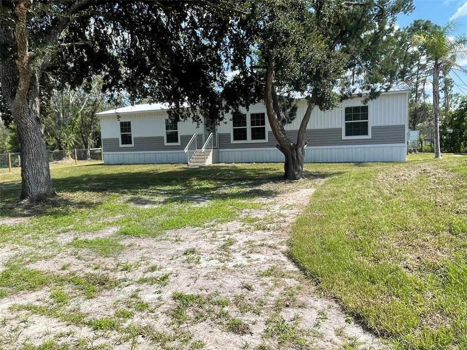 Recently Sold: $350,000 (3 beds, 2 baths, 1560 Square Feet)