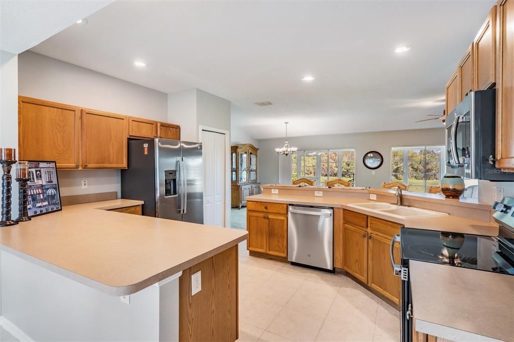 For Sale: $385,000 (3 beds, 2 baths, 1729 Square Feet)