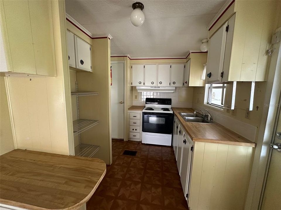 For Sale: $160,000 (2 beds, 2 baths, 1128 Square Feet)