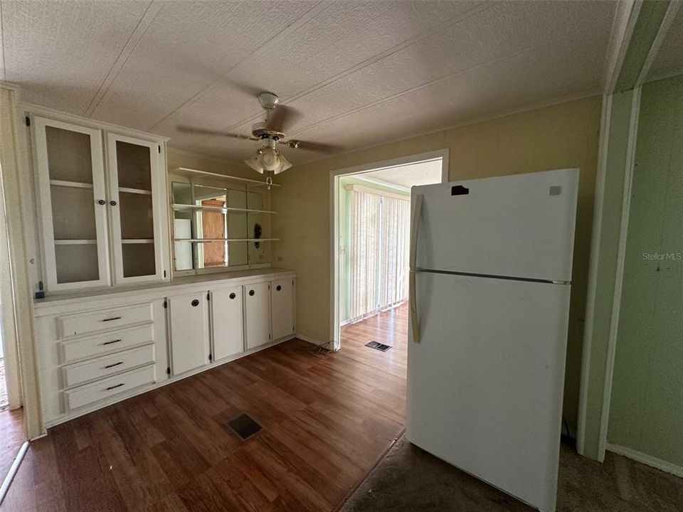 For Sale: $160,000 (2 beds, 2 baths, 1128 Square Feet)